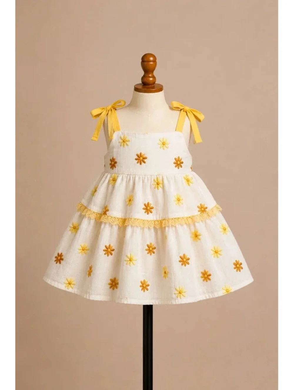 Cynthia Rowley Daisy Embroidered Dress Girls 3T